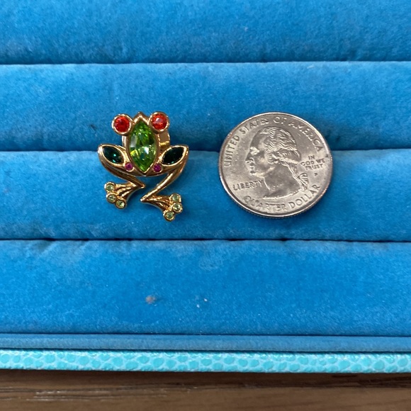 Swarovski Frog Pin/ gold tone metal with glass crystals - Picture 6 of 6